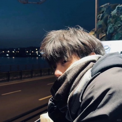 帅气个性小众男生头像/烟从口中吐吐的到底是幸福还是痛苦